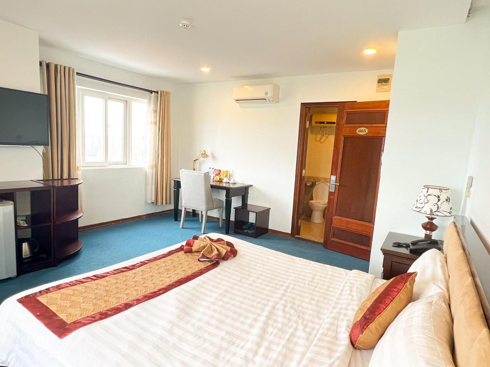 Khách sạn Legacy Riverside 3*