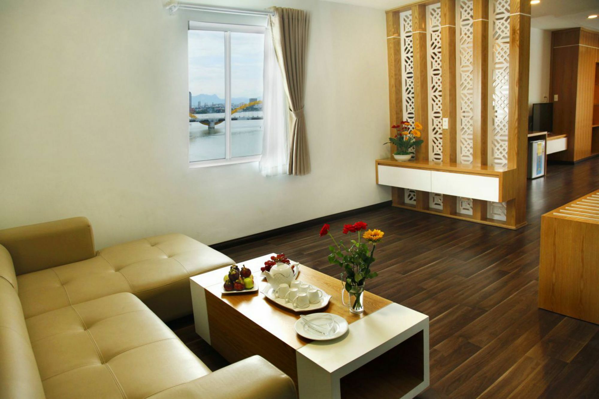 Khách sạn Legacy Riverside 3*