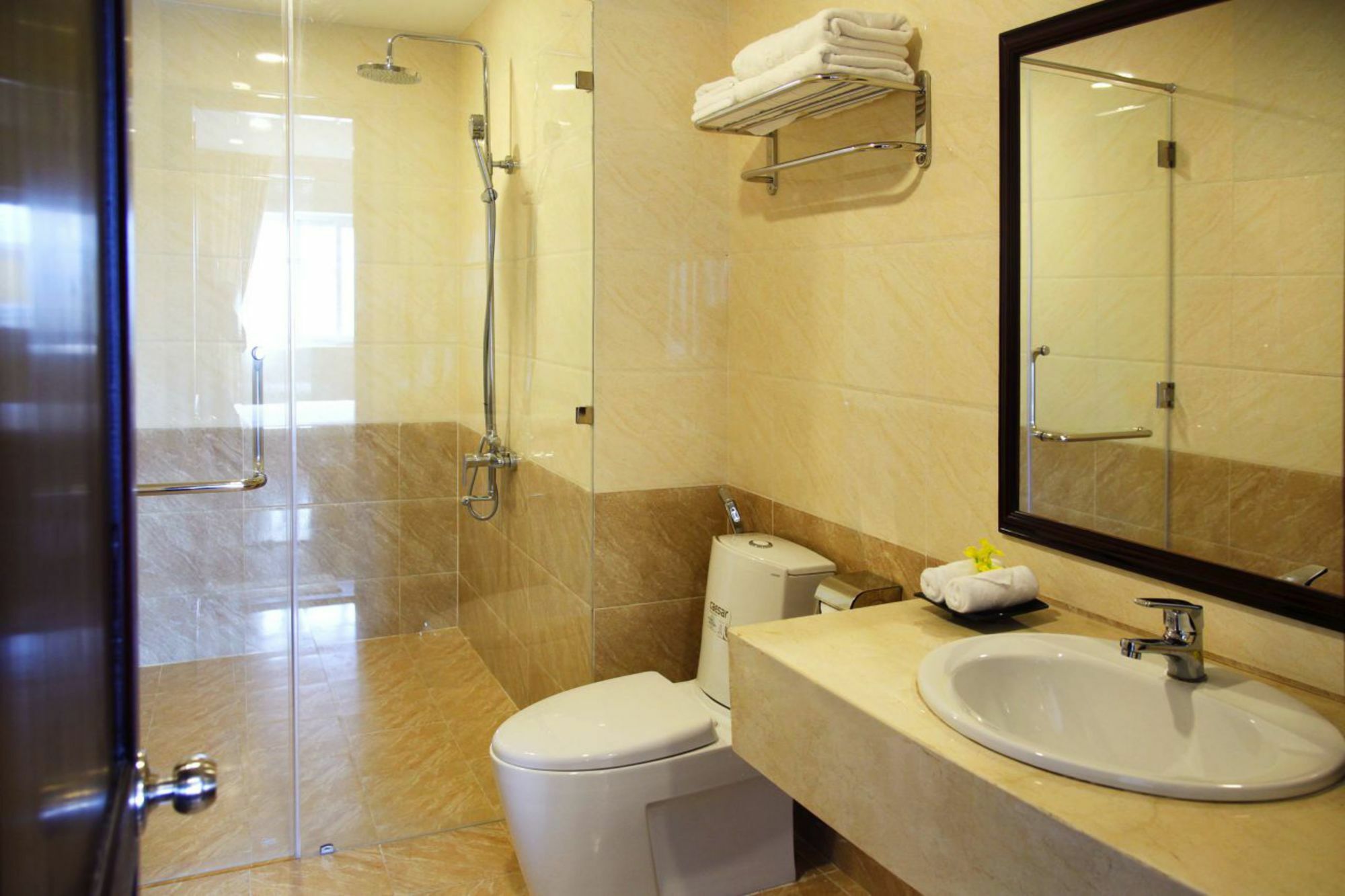 Legacy Riverside Khách sạn 3*
